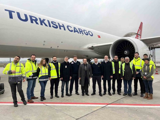 Frankfurt’tan Türkiye’ye 200 Ton Acil Yardım Malzemesi Gönderildi