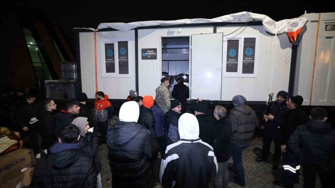 Deprem Bölgesinde Günde Bin Kişinin Yemek İhtiyacını Karşılayacaklar