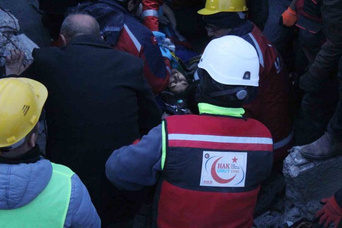 16 Yaşındaki Hedil’in İlk Sözü ‘İyiyim’ Oldu, 134 Saat Sonra Kurtarıldı