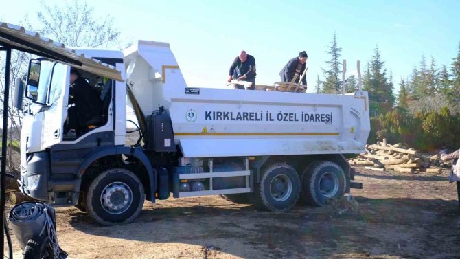 Köylülerden Deprem Bölgesine Odun Desteği