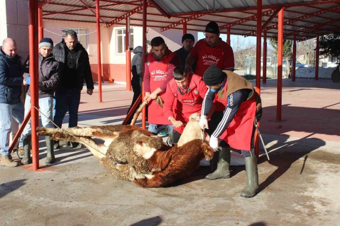 Köylü Vatandaşlardan Depremzedelere 2 Ton Sucuk