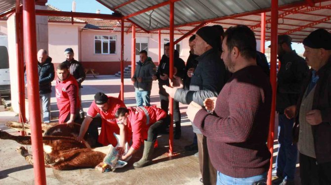 Köylü Vatandaşlardan Depremzedelere 2 Ton Sucuk
