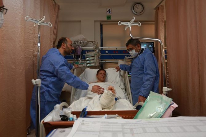 Denizli’ye Getirilen Depremzedelerin Tedavileri Sürüyor