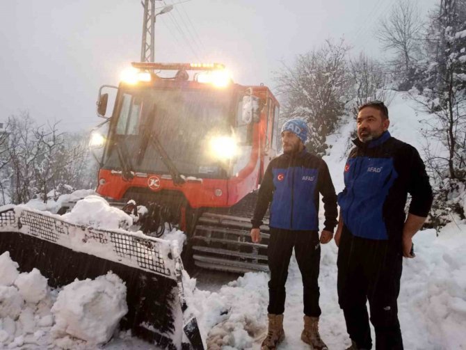 Bölgede 1,5 Metreye Ulaşan Karda Mahsur Kalan Hastalar Kurtarıldı