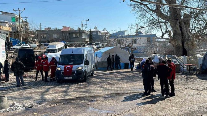 Düzce Kızılay, Deprem Bölgesinde Köylere Ulaşıyor