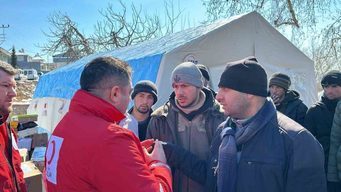 Düzce Kızılay, Deprem Bölgesinde Köylere Ulaşıyor