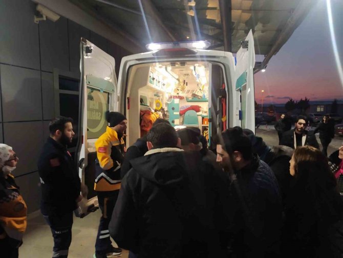 Kaza Yapan Gelin Arabasındaki Damat Hayatını Kaybetti