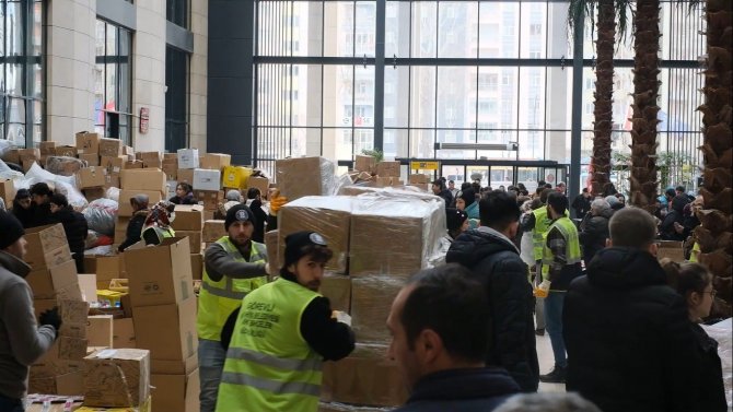 Kütahya Belediyesi’nden Türkoğlu İlçesine Yardım Tırı