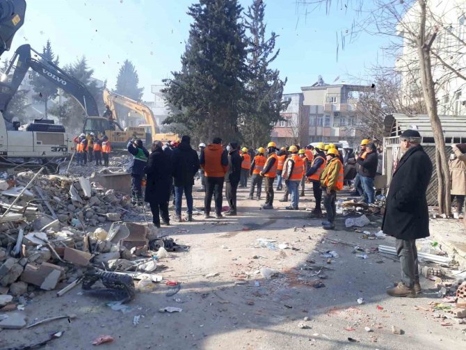 Başkan Ertürk, Adıyaman’da Deprem Bölgesinde