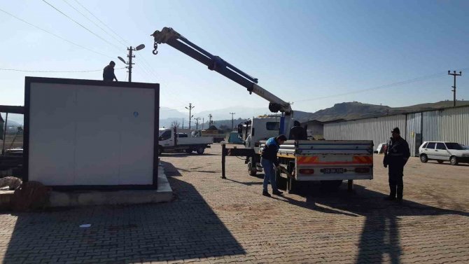 Manisa Büyükşehir Belediyesi Ekipleri Deprem Bölgesi Çalışmaları Sürüyor