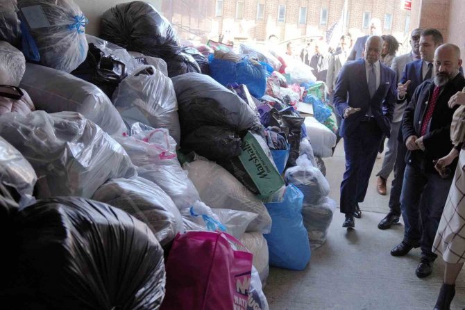 New York Belediye Başkanı Adams’tan Türk Camisine Ziyaret