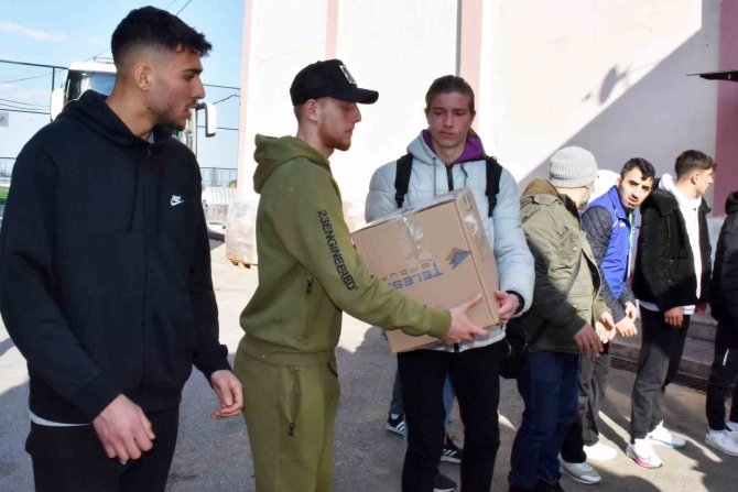 Manisa Fk’dan Deprem Bölgesine Malzeme Desteği