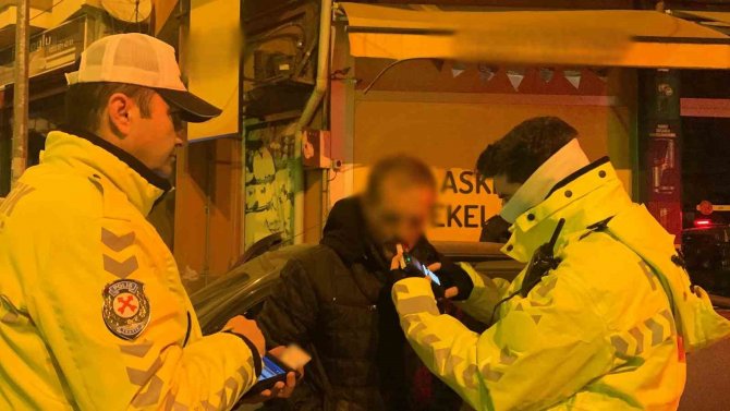 Yasal Sınırın Üzerinde Alkollü Çıktığını Duyan Sürücü: “İ̇ki Birada Bu Kadar Çıkıyor Mu Ya”