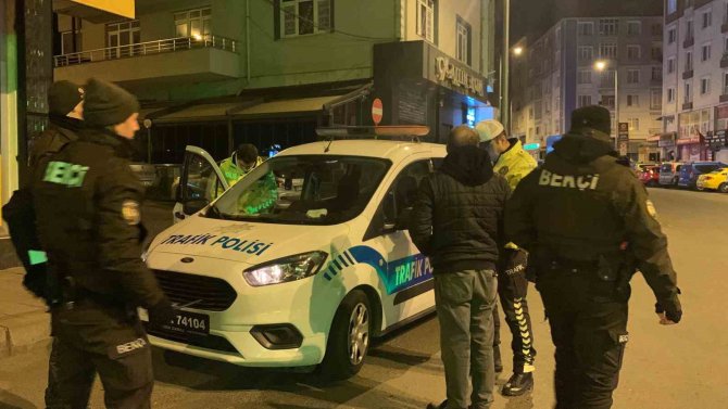 Yasal Sınırın Üzerinde Alkollü Çıktığını Duyan Sürücü: “İ̇ki Birada Bu Kadar Çıkıyor Mu Ya”