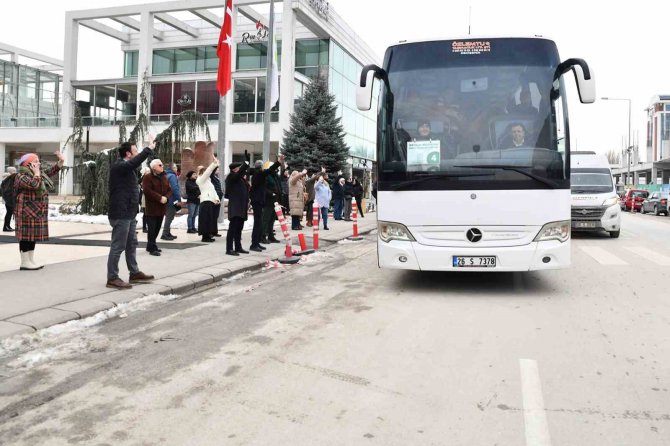 Depremde 4 Yakınını Kaybeden Vatandaş, Destek Ekibini Dualarla Uğurladı