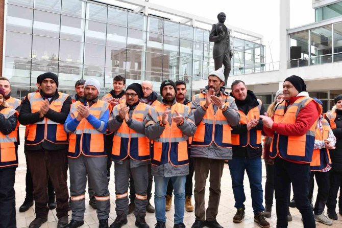 Depremde 4 Yakınını Kaybeden Vatandaş, Destek Ekibini Dualarla Uğurladı