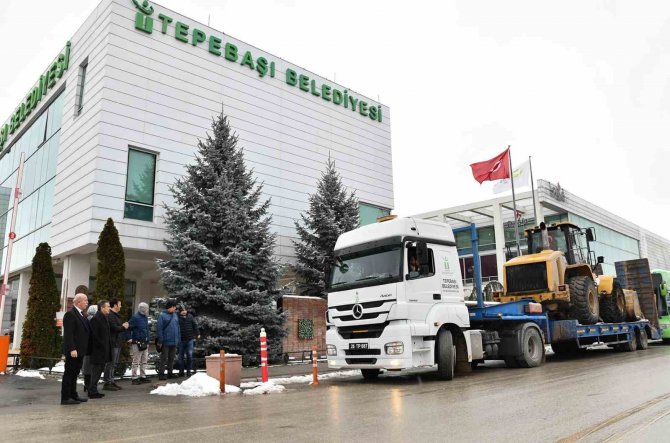 9 Tır Yardım Depremzedelere Ulaştı
