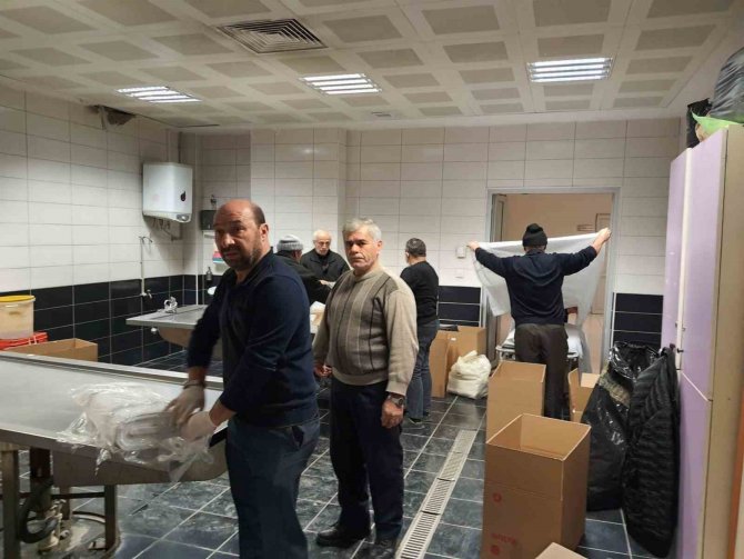 Depremde Vefat Edenler İçin 5 Gündür Teçhiz, Tekvin Ve Defin Malzemesi Hazırlıyorlar