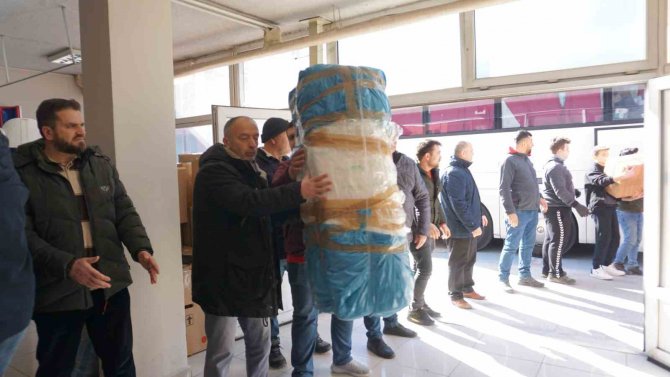 Yurt Dışında Yaşayan Gurbetçiler Depremzedeler İçin Tek Yürek Oldu