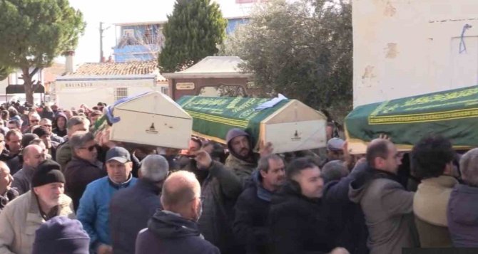 Hatay’dan Gelen Cenazeler Ayvalık’ta Toprağa Verildi