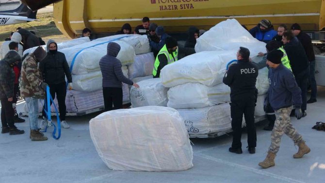 Uşak’tan Deprem Bölgesine Uçakla Battaniye Gönderildi