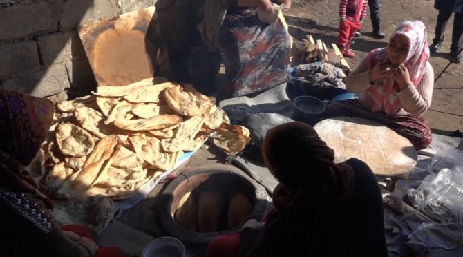 Ercişli Kadınlar Depremzedeler İçin Kolları Sıvadı