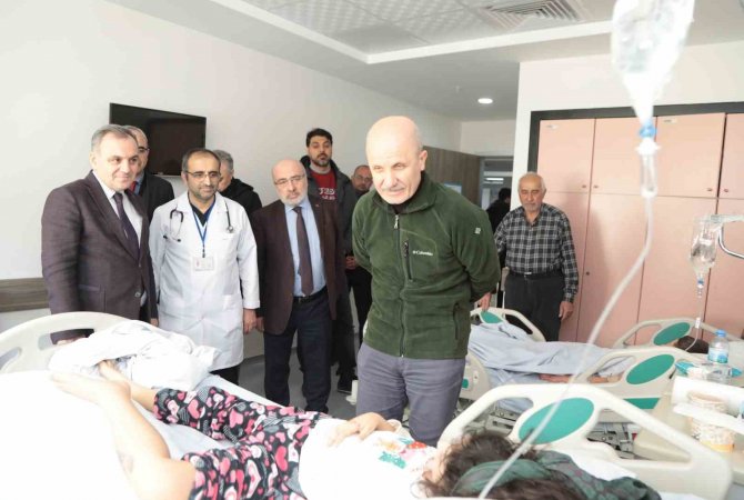 Yök Başkanı Özvar Ve Erü Rektörü Altun, Deprem Bölgesinden Erü’ye Sevk Edilen Yaralıları Ziyaret Etti