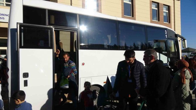Depremzedeler Dehşet Anlarını Anlattı: "Ortalık Bildiğiniz Kıyamet Gibiydi”