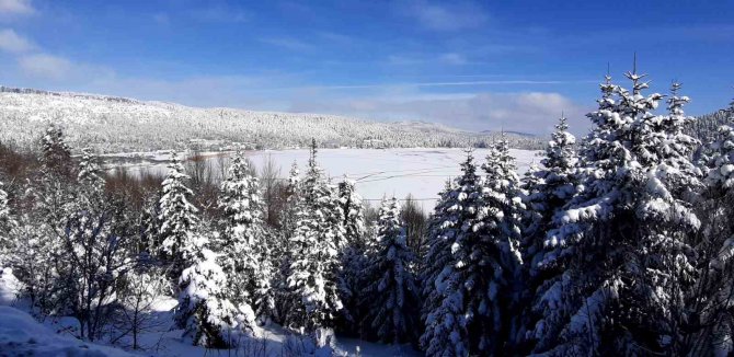 Abant Gölü Tamamen Buz Tuttu