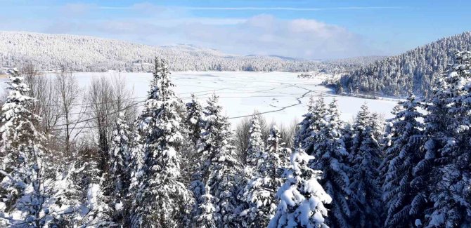 Abant Gölü Tamamen Buz Tuttu