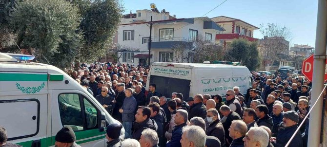 Depremde Ölen Muğlalı Öğretmen Ve Ailesi Toprağa Verildi