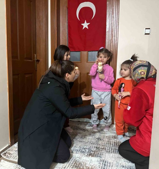 Ağrı’ya Gelen Depremzedelerin Yaraları Sarılıyor
