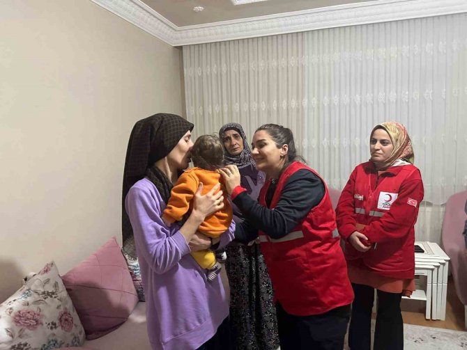 Ağrı’ya Gelen Depremzedelerin Yaraları Sarılıyor