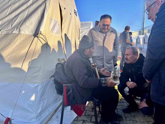 Milletvekili Tin, Depremzedelerle Görüştü