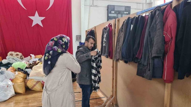Alaplı’da Depremzedeler İçin Hayır Çarşısı Kuruldu