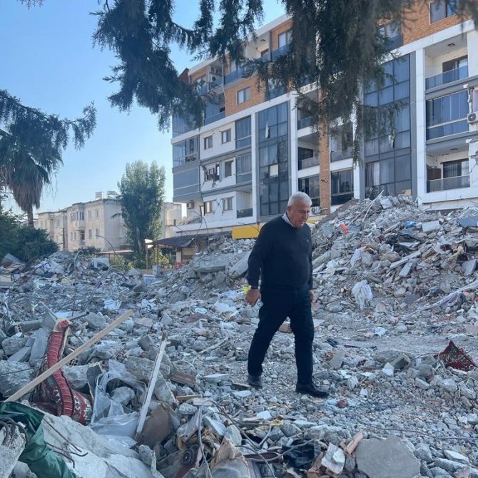 Başkan Atay, Deprem Bölgesinde Temaslarını Sürdürüyor