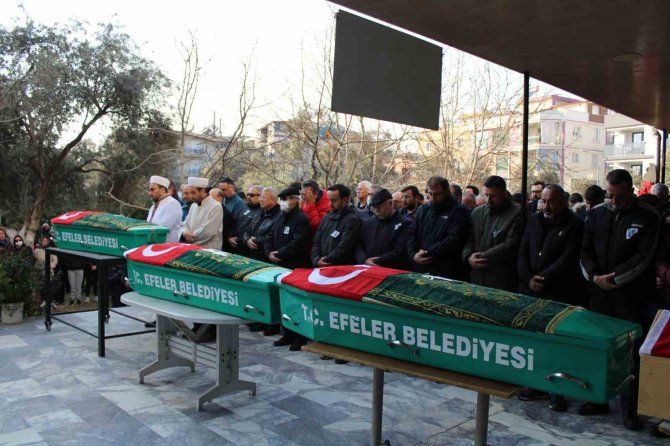 Depremde Hayatını Kaybeden Doktor Ve Ailesi Son Yolculuğuna Uğurlandı