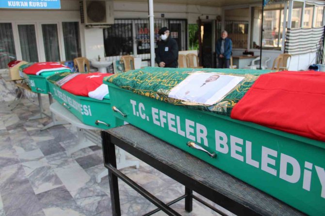 Depremde Hayatını Kaybeden Doktor Ve Ailesi Son Yolculuğuna Uğurlandı