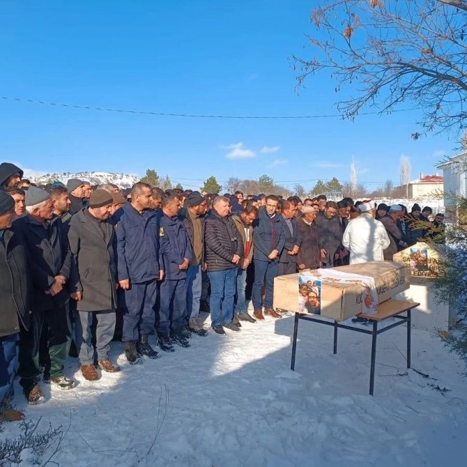 Depremde Hayatını Kaybeden Baba Ve Kız Defnedildi