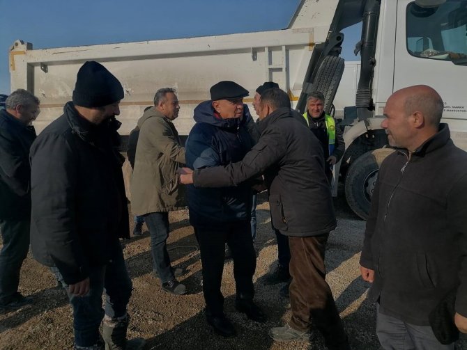 Başkan Pekmezci Deprem Bölgesinde Depremzedelerle Bir Araya Geldi