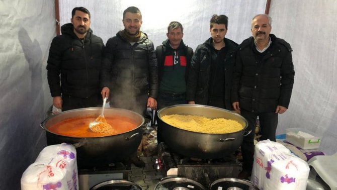Mobil Mutfak Ekipleri Deprem Bölgesinde Hizmet Vermeye Devam Ediyor
