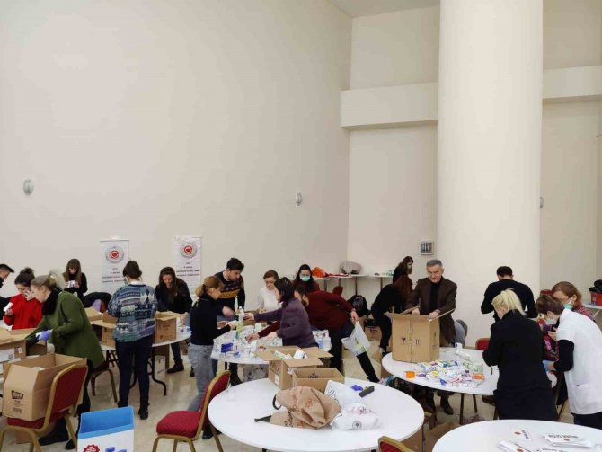 Bilecik’te Kahramanmaraş’a Gönderilen 142 Koli İlaç İhtiyaç Sahiplerine Dağıtılmaya Başlandı