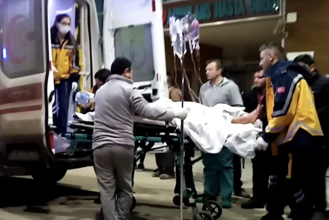 Borcunu İsterken Bıçaklanarak Ağır Yaralandı