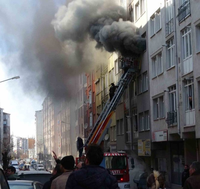 Depremden Kurtuldu, Yangında Öldü