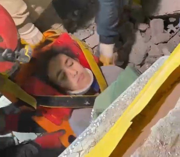 Somalı Madencilerin Enkazdan Kurtardığı İ̇kranur Hayata El Salladı