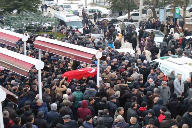 Depremde Hayatını Kaybeden Genç İcra Müdürü Eskişehir’de Toprağa Verildi