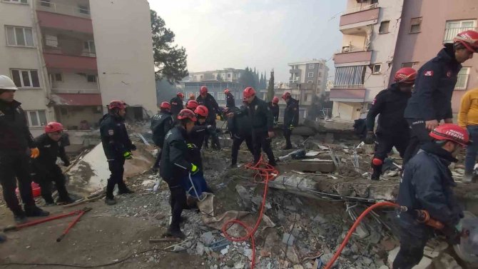 Acısını Yüreğine Gömdü Görevinin Başına Döndü