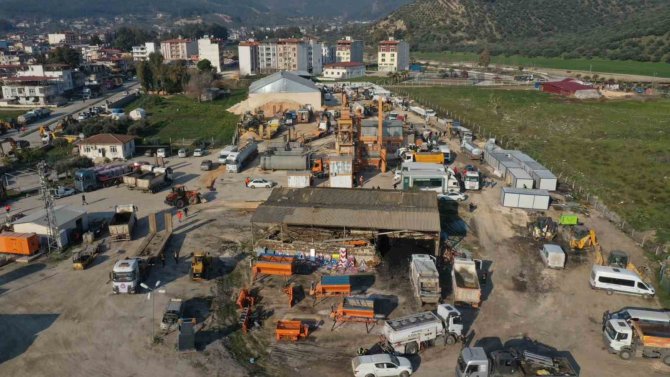 Konya Büyükşehir Deprem Bölgesinde Araç Şantiyesi Kurdu