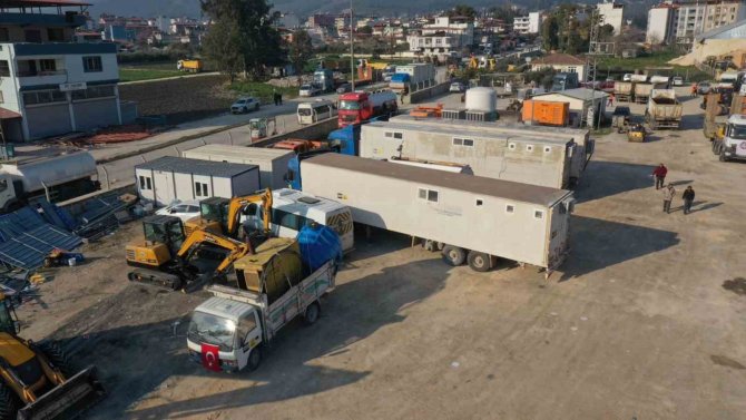 Konya Büyükşehir Deprem Bölgesinde Araç Şantiyesi Kurdu