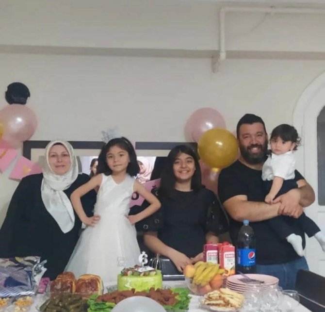 Depremde Hayatını Kaybedenlerin Defin İşlemleri Sürüyor